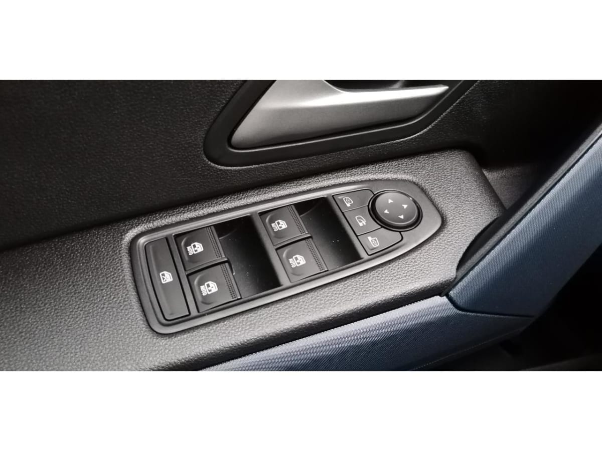 366991_p2 - DACIA - DUSTER - 2025 - photo 9