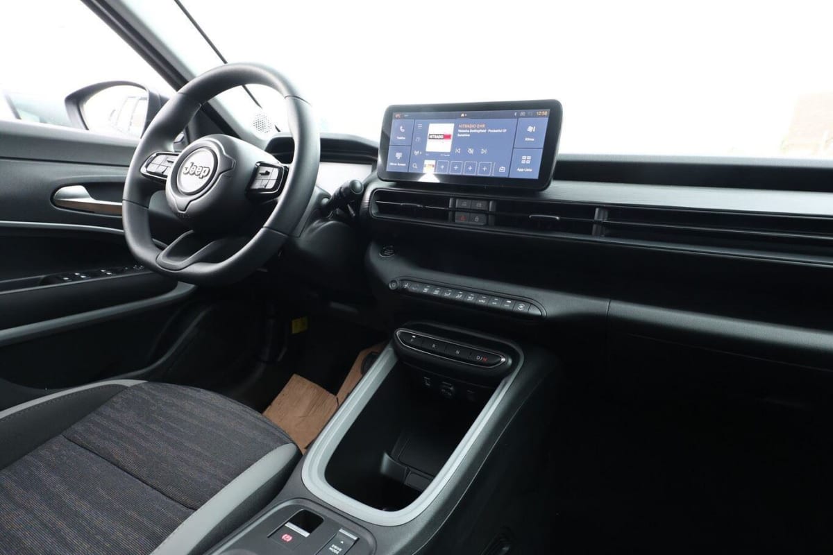 379425_p2 - JEEP - AVENGER - 2026 - photo 9