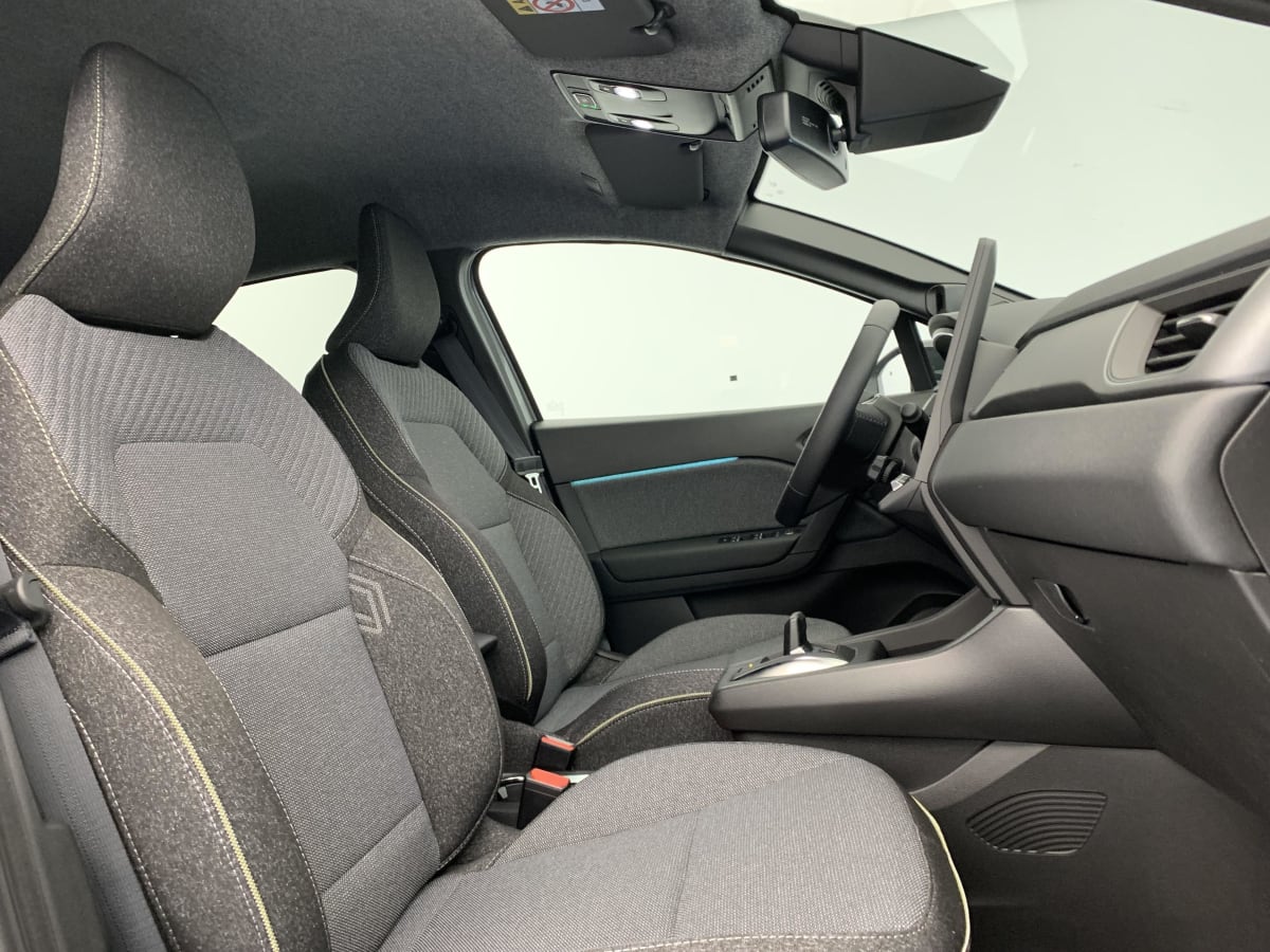 386038_p2 - RENAULT - CAPTUR - 2026 - photo 9